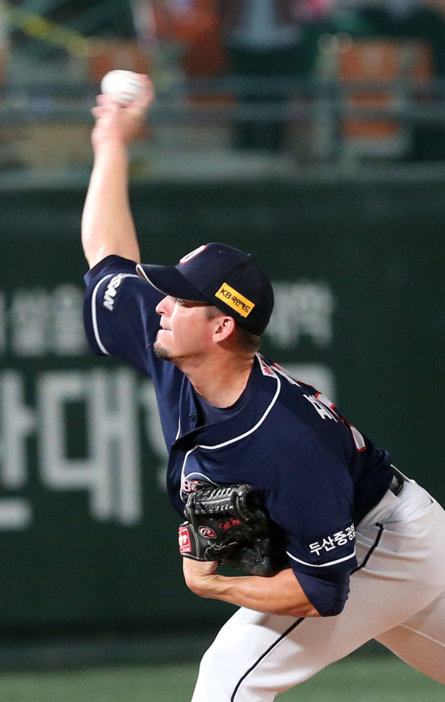 스캇 프록터(Scott Proctor/야구선수/두산베어스/투수)
Doosan’s Scott Proctor has racked up 34 saves this season.   Yonhap News