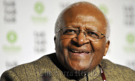 데스몬드 투투(Desmond Tutu/신부)
Desmond Tutu