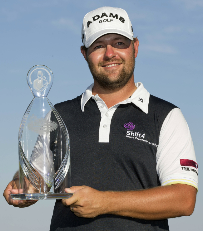 Ryan Moore poses with the winner’s trophy.
AP-Yonhap News