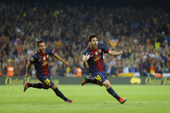 리오넬 메시(우/Lionel Messi/FC바르셀로나/FW)
Barcelona’s Lionel Messi (right) celebrates his goal with teammate Jordi Alba on Sunday.
AP-Yonhap News