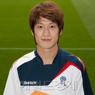 이청용(축구선수/볼튼 원더러스FC/MF)
FA, 이청용 관련 인종차별 사건 조사