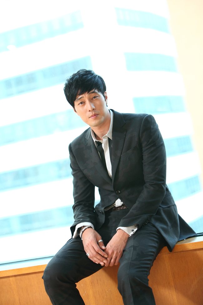 소지섭(배우)
소지섭, “변신과 새로운 도전을 꿈꾼다”