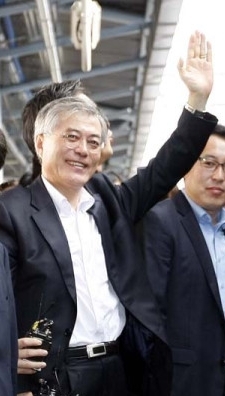 문재인(국회의원/민주통합당)
문재인“대통령취직”얘기에 초등생 요구가…