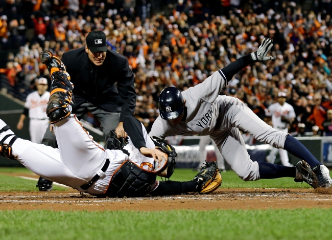 스즈키 이치로(우/Ichiro Suzuki/야구선수)
New York Yankees' Ichiro Suzuki (right) leaps past Baltimore Orioles catcher Matt Wieters to score a run on a double by Robinson Cano during Game 2 of the American League division baseball series on Monday in Baltimore. (AP-Yonhap News)