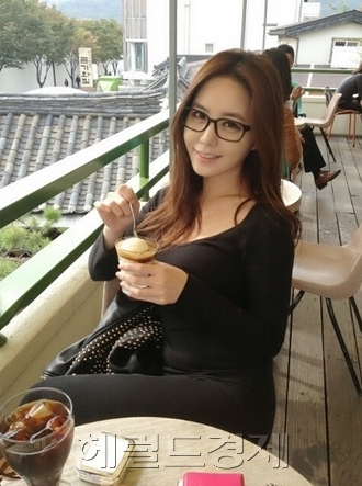 강예빈(강정미/배우)
강예빈,겹친 뱃살 반전몸매 공개