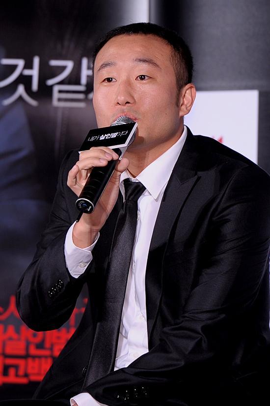 정병길(영화감독)
‘내가 살인범이다’ 정병길 감독 “‘살인의 추억’ 보고 작품 만들어”