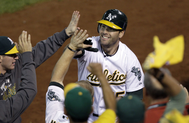 세스 스미스(Seth Smith/야구선수/오클랜드 애슬레틱스)
Seth Smith of the Oakland Athletics celebrates his solo home run in the fifth inning.   AP-Yonhap News