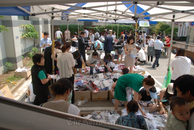 Customers shop at a previous charity bazaar held in Yeoksam-dong, Seoul.   Social Welfare Society