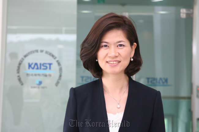 Kim Hyun-soo of KAIST Develop―ment Foundation   KAIST