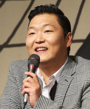 싸이(박재상/가수/음악PD)
Ministry scraps age limit on Psy’s hit song, others