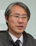 김태섭(기업인/바른전자대표이사)
바른전자는 내년에 메모리카드 생산량을 올해보다 30% 가량 확대하는 한편, 가속이나 진동과 같은 움직임 감지 기술인 ‘멤스(MEMS: 미세전자제어기술)’를 바탕으로 제2의 도약을 노린다는 계획이다.