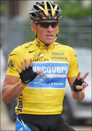 랜스 암스트롱(Lance Armstrong/사이클선수)
암스트롱은 자신이 약물을 사용했을 뿐 아니라 동료들에게도 제공한 것으로 드러났다. 암스트롱의 전 동료인 조지 ...지 투르드프랑스 7회 연속 우승을 차지해 ‘인간 승리’라는 찬사를 받았다. 암스트롱이 금지 약물을 복용했다는 의혹은 이미 수년 전부터 제기됐지만 그때마다 그는 이를 강력히 부인했...