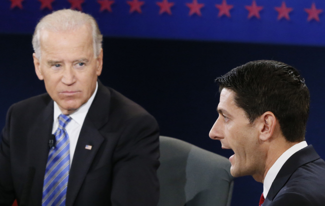 U.S. Vice President Joe Biden and Republican vice presidential nominee Paul Ryan of Wisconsin participate in the vice presidential debate at Centre College in Danville, Kentucky, Thursday.   AP-Yonhap News
