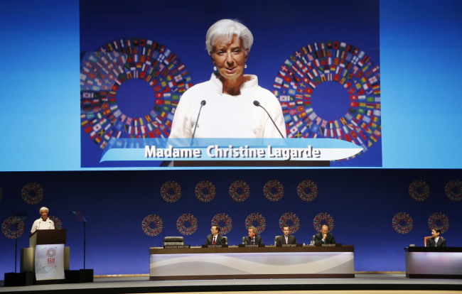 크리스틴 라가르드(Christine Lagarde/국제통화기금총재)
International Monetary Fund Managing Director Christine Lagarde (left) delivers a speech during the opening of the annual meetings plenary of IMF and World Bank Group in Tokyo on Friday.    AP-Yonhap News