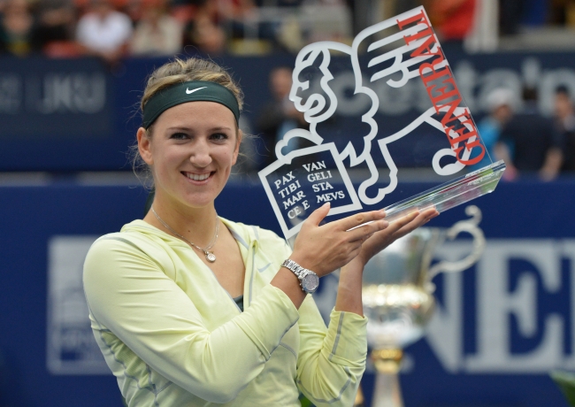 빅토리아 아자렌카(Victoria Azarenka/테니스선수)
Victoria Azarenka of Belarus displays her trophy after winning the final match against Germany’s Julia Goerges in the Generali Ladies tennis tournament in Linz on Sunday.    AP-Yonhap News
