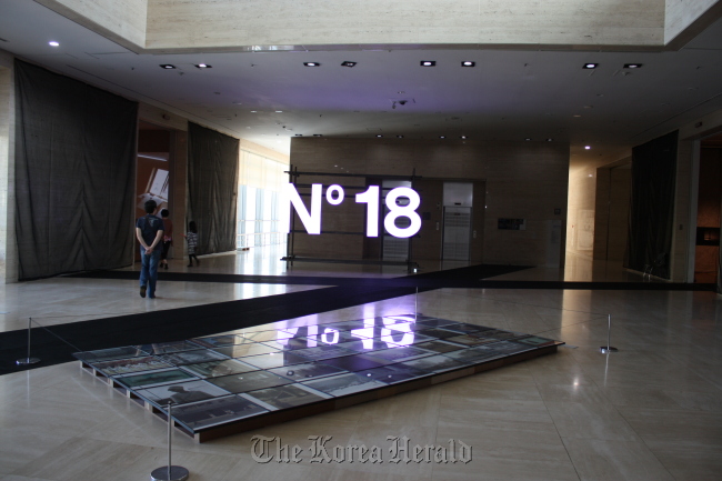 “No.18 Project” by Mary Ellen Carroll.   2012 Busan Biennale