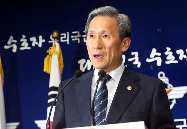 김관진(국방부장관)
대국민 사과문 발표하는 김관진 장관
Defense Minister Kim Kwan-jin