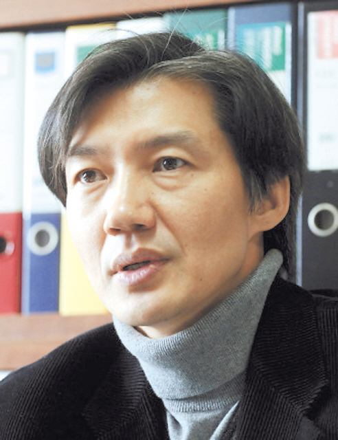 조국(교수)
Law professor key figure in candidate unification push
Cho Kuk