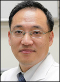 신상진(의사/교수)
17일 피플면/‘내년에도 히어로즈의 건강은 내게 맡겨라’ …신상진 이대 목동병원 교수