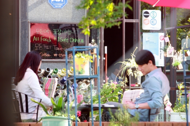 The Incheon Free Economic Zone Authority provides certification marks and promotion to restaurants and cafes in Songdo that accept dollars and euros.   Incheon Metropolitan City