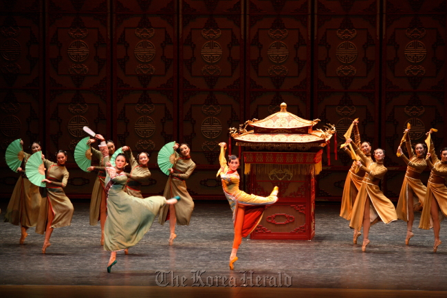 A scene from National Ballet of China’s “Raise the Red Lantern.”   The Goyang Cultural Foundation