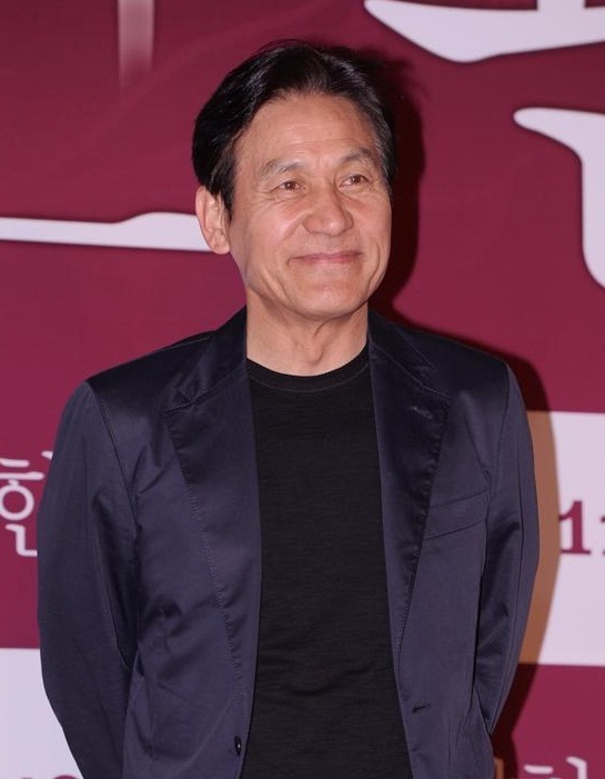 안성기(배우)
‘AISFF’ 집행위원장 안성기 “심사위원장..하는 일 별로 없다”