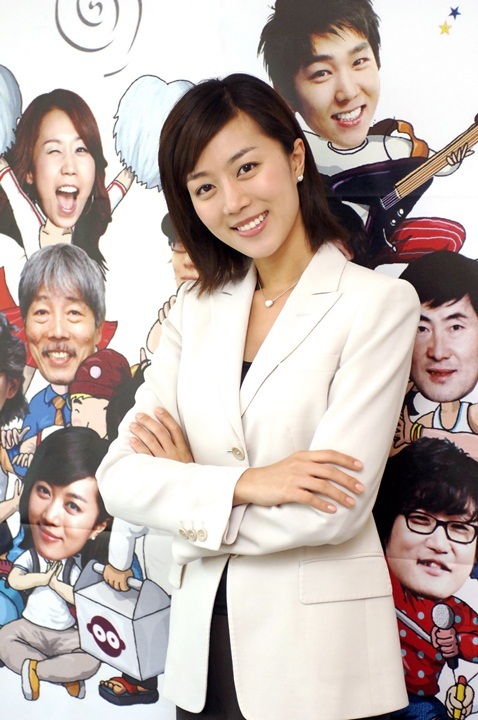 서현진(아나운서)
서현진 아나운서가 MBC ‘굿모닝 FM’의 DJ로 방송활동에 복귀 한다. 10월 16일 MBC에 따르면 MBC 라디오는 이번 가을 개편에서 ‘굿모닝 FM’의 DJ로 서현진 아나운서, ‘오늘아침’의 DJ로는 정지영을 발탁했다. 서현진 아나운서는 지난 2010년 미국 UC버클리로 미국 유학길에 올랐던 바 있으며, 2년 만에 돌아와 이번 ‘굿모닝 FM’을맡는다.