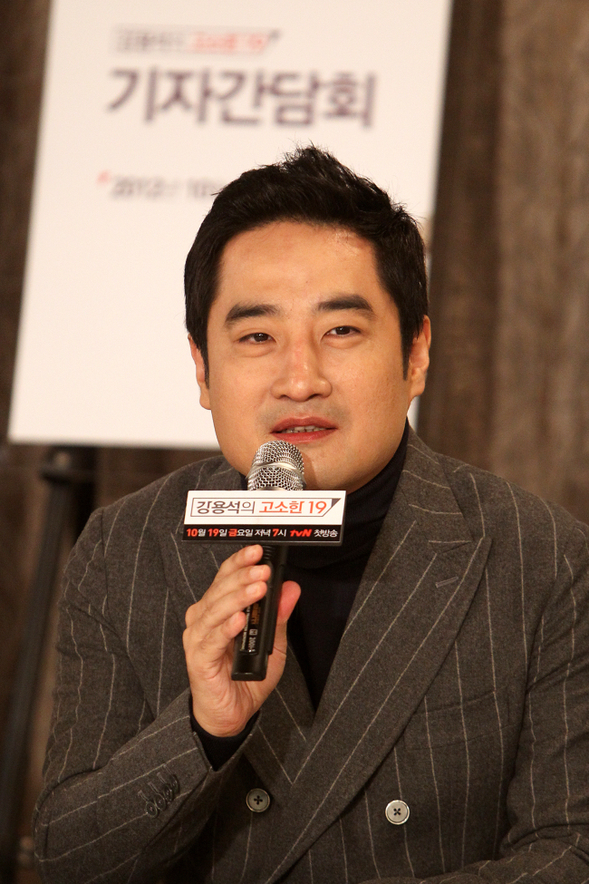 최효졷(전 국회의원)
고소한 19’ 강용석 “최효종 고소 이후 아직 못 만나…‘타진요’ 변호도 패한 것 아냐”