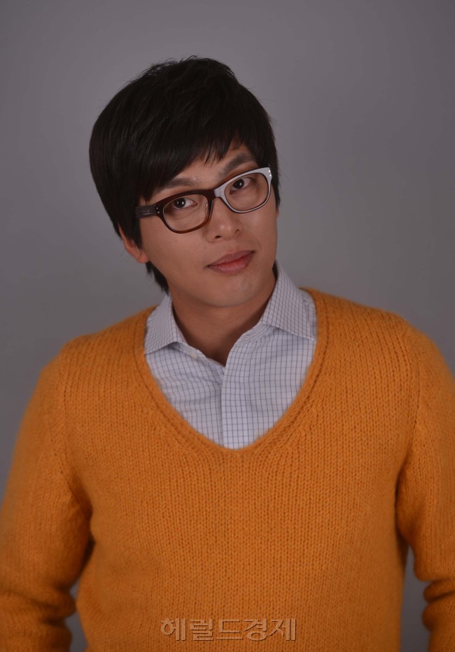 배우 윤희석 인터뷰.<br />이상섭 기자. babtong@heraldcorp.com 2012.10.15
배우 윤희석 인터뷰.
이상섭 기자. babtong@heraldcorp.com 2012.10.15
배우 윤희석 인터뷰.
이상섭 기자. babtong@heraldcorp.com 2012.10.15