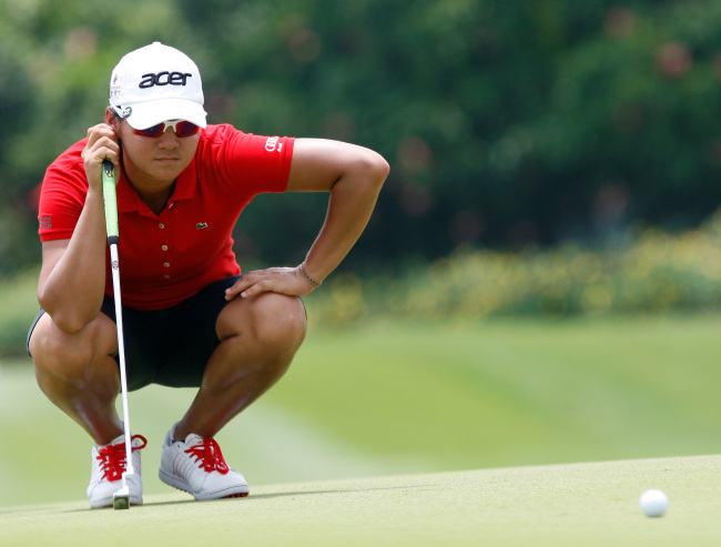 Yani Tseng lines up a putt in Malaysia last weekend.   AP-Yonhap News