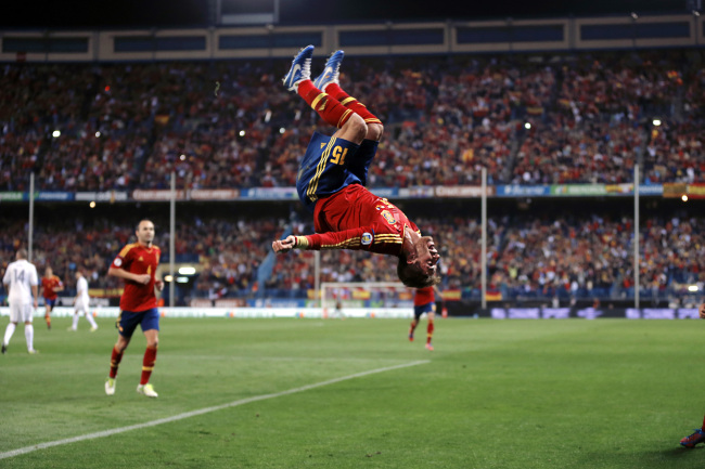 Spain’s Sergio Ramos celebrates his goal against France on Tuesday.   AP-Yonhap News