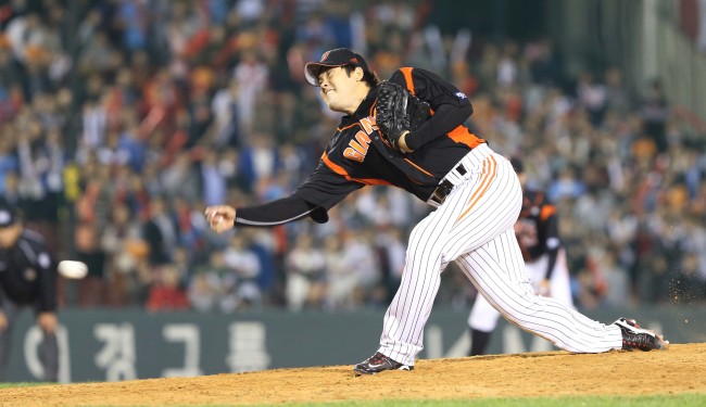 Lotte’s Chong Tae-hyon was the MVP of the KBO’s first-round playoff series against Doosan.   Yonhap News