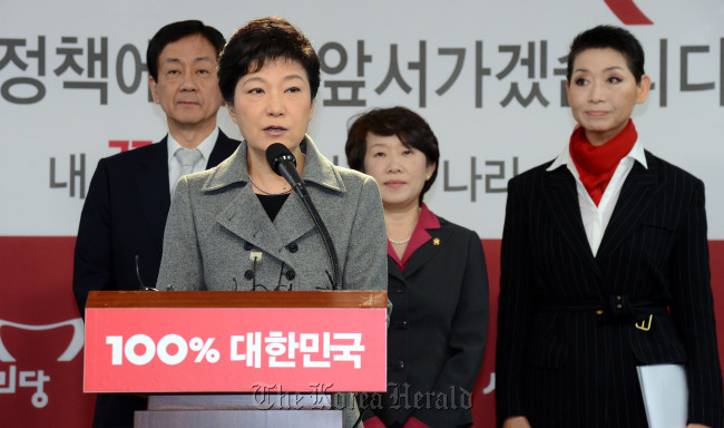 Saenuri Party presidential candidate Park Geun-hye addresses a news conference Thursday. Ahn Hoon/The Korea Herald