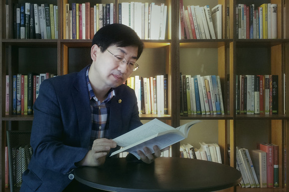김형태(서울시교육의원)
<피플_이사람> ‘이백을 꿈꾸는 두보’ 김형태 서울시 교육의원