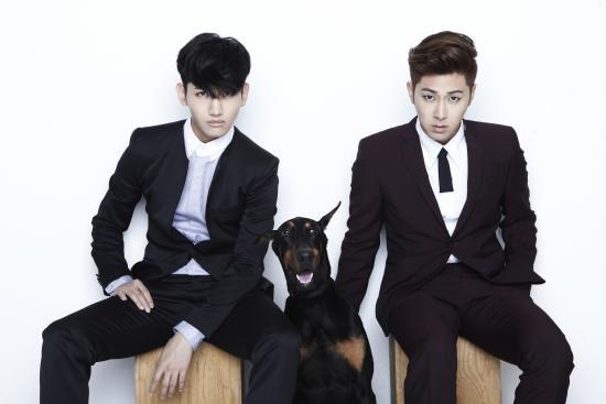 동방신기(가수/남자그룹)
남성듀오 동방신기가 공격적인 주말 예능프로그램 공략으로 팬들에게 색다른 재미를 선사하고 있다. 동방신기는 최근 KBS2 ‘개그콘서트’, SBS ‘일요일이 좋다-런닝맨’, MBC ‘일밤-승부의 신’ 등 각종 주말 예능프로그램에 잇따라 출연하며 녹록치 않은 예능감을 과시하며 팬들에게 즐거움을 선사하고 있다.
