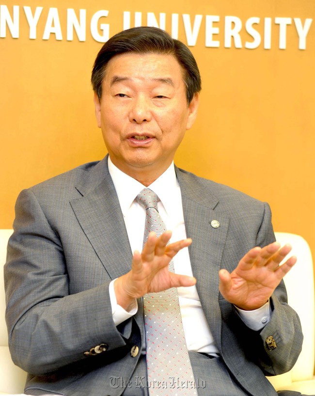 임덕호(한양대학교총장)
(Education main) Hanyang leads in university-research-industry cooperation
Lim Duck-ho, president of Hanyang University.   HYU