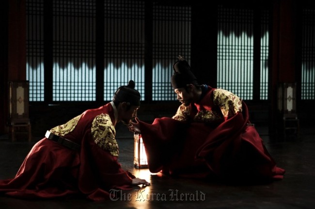 이병헌(배우)
A scene from “Gwanghae: The Man Who Became King (Masquerade)”   CJ Entertainment