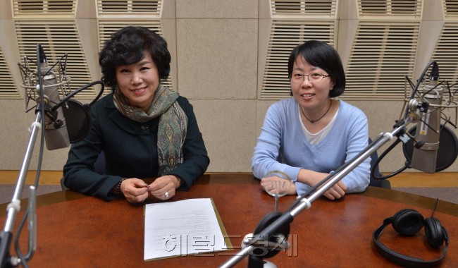 KBS클래식FM 이미선 아나운서 인터뷰.<br />이상섭 기자. babtong@heraldcorp.com<br />2012.10.18
KBS클래식FM 이미선 아나운서 인터뷰.
이상섭 기자. babtong@heraldcorp.com
2012.10.18
KBS클래식FM 이미선 아나운서 인터뷰.
이상섭 기자. babtong@heraldcorp.com
2012.10.18