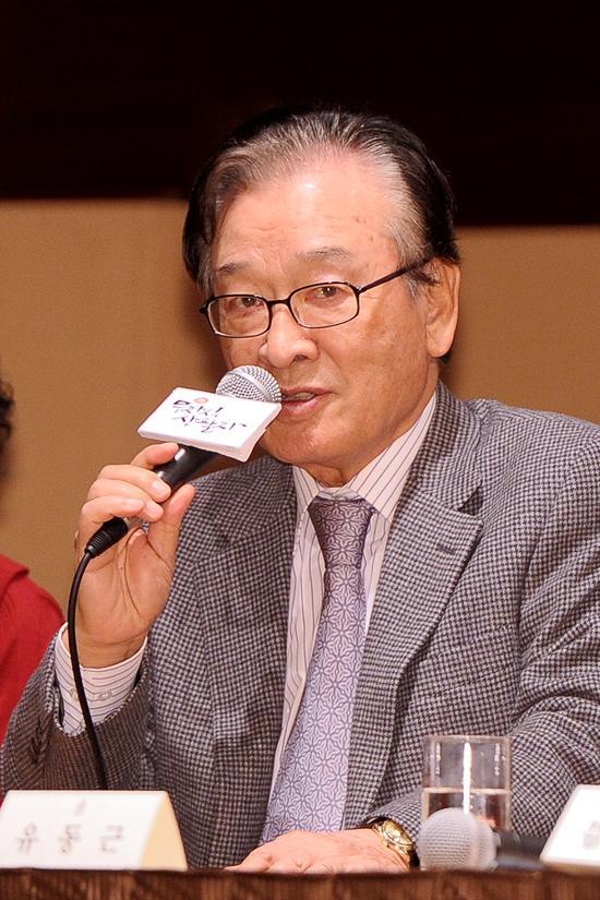 이순재(배우)
배우 이순재가 김수현 작가의 드라마에 출연한 소감을 밝혔다. 이순재는 10월 22일 오후 서울 강남 임피리얼 팰리스 호텔에서 열린 종합편성채널 jtbc 새 주말드라마 ‘무자식 상팔자’(극본 김수현, 연출 정을영) 제작발표회에 참석해 “김수현 선생으로부터 출연 제의가 와서 두 말 없이 한다고 했다”며 “일정상 복잡한 것도 있었지만 행운이라는 생각에 참여하...