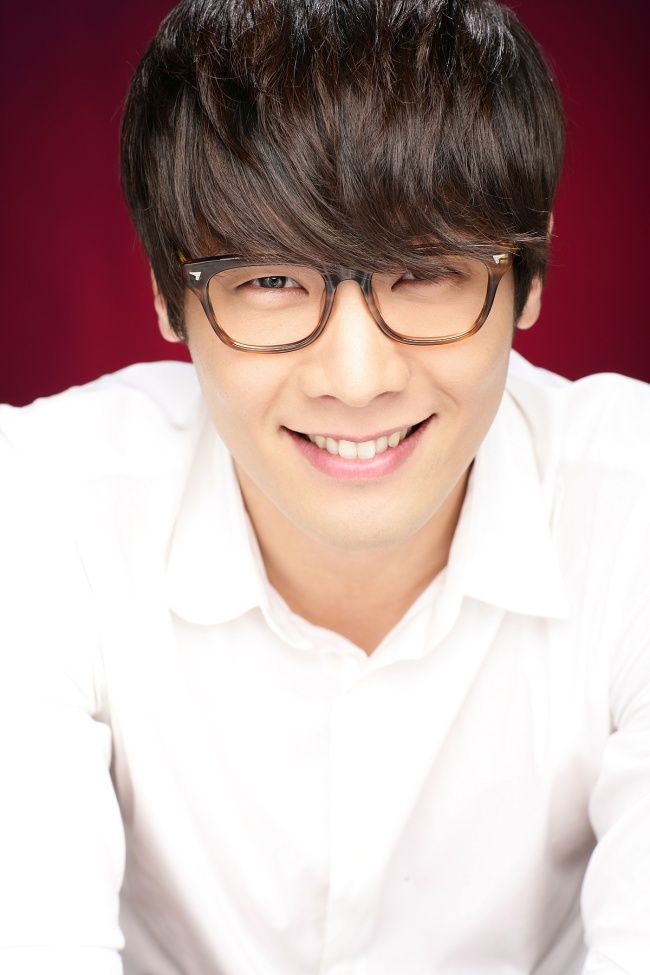 최다니엘(배우)
배우 최다니엘이 KBS2 새 월화드라마 ‘2013 학교(가제)’(극본 이현주 고정원 , 연출 이민홍 이응복)에 캐스팅돼 장나라와 또 한 번 호흡을 맞춘다. 최다니엘은 ‘학교’ ... ’선생의 질이 아이들의 미래를 좌우한다‘고 믿으며 서비스 정신으로 무장한 신자본주의형 신개념 교사상을 그려낼 전망이다.