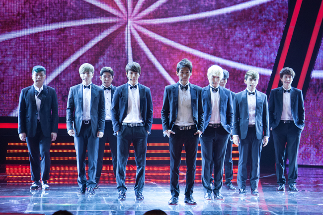 슈퍼주니어(가수/남자그룹)
2012년을 움직인 10대 스타일 아이콘은 누구일까. 국내 유일의 스타일 페스티벌 ‘2012 스타일 아이콘 어워즈(SIA)’가 발표한 2012년 대한...도 조사(30%), 집행위원과 100명의 전문가 선정위원단 심사(40%)를 합산해 최종 10인에 선정됐으며, 오는 25일 열리는 본 시상식에서 대상 격인 ‘스타일 아이콘 오브 더 ...