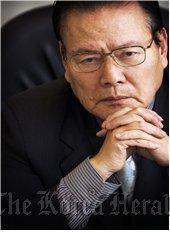 이어령(언론인/문학평론가)
Lee O-yong