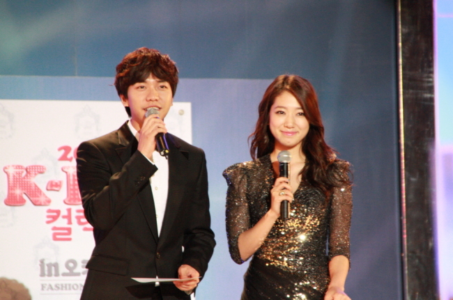 이승기(가수/배우),박신혜(배우)
<K팝 컬렉션>한류열풍 주역‘이승기ㆍ박신혜  메인MC 진행