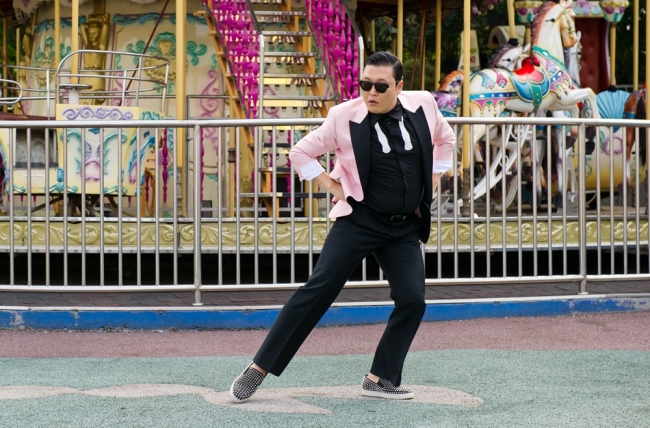 싸이(박재상/가수)
싸이, 한국  가수 최초 MTV 유럽 뮤직 어워드(EMA)서 공연