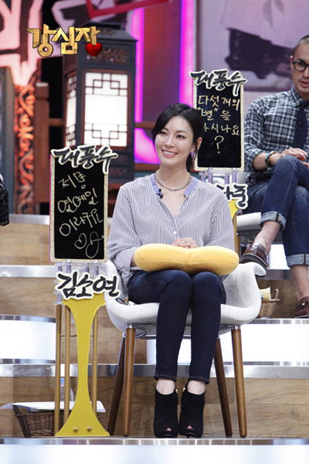 김소연(배우)
김소연. 사진=SBS
김소연은 23일 방송된 SBS ‘강심장’에 출연해 “드라마에서 실제로 상대 배우를 좋아한 적이 있었다. 같이 연기할 때 표정 연기가 안됐다. 눈에 하트가 생겨서 그랬다”고 고백해 눈길을 끌었다.