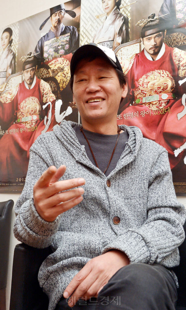 영화 "광해" 제작사 원동연 대표 인터뷰. 박현구 기자phko@heraldcorp.com2012.10.23
영화 "광해" 제작사 원동연 대표 인터뷰. 박현구 기자phko@heraldcorp.com2012.10.23
영화 "광해" 제작사 원동연 대표 인터뷰. 박현구 기자phko@heraldcorp.com2012.10.23
영화 "광해" 제작사 원동연 대표 인터뷰. 박현구 기자phko@heraldcorp.com2012.10.23