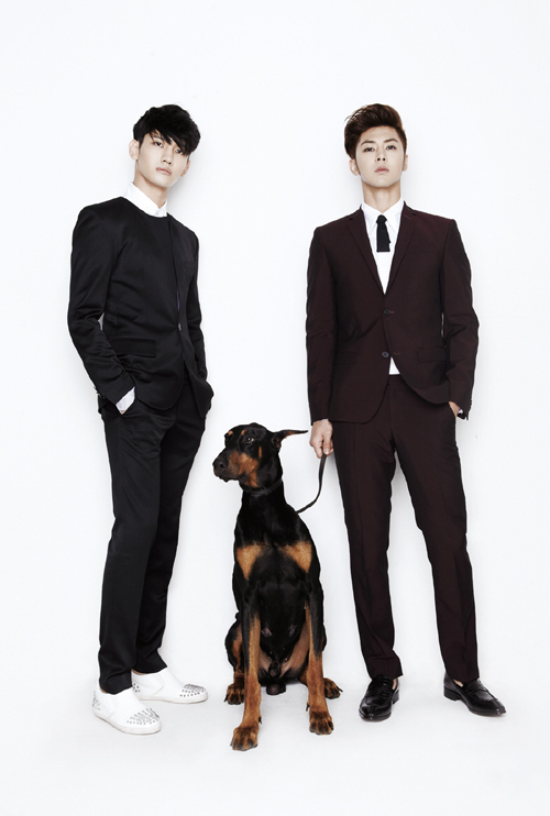 동방신기(가수/남자그룹)
헐크춤 · 용틀임춤 · 거울춤…더 파워풀해진 동방신기…그들 안무에 무슨 비밀이?