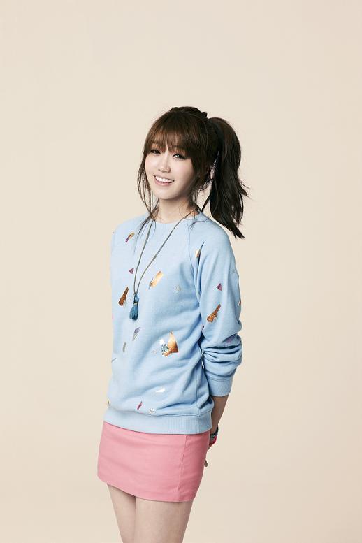 정은지(가수/에이핑크)
에이핑크 정은지가 ‘그 겨울, 바람이 분다’에 합류했다. 정은지는 최근 노희경 작가의 신작 ‘그 겨울, 바람이 분다’ 출연을 최종 결정했다. ‘그 겨울’에서 정은지는 주인공 오수(조인성 분)의 첫사랑인 희주의 동생 희선 역으로 등장한다. 극중 정은지는 오수 역의 조인성, 박진성 역의 김범과 주로 호흡을 맞출 예정이다.