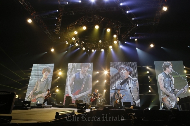Korean rock group CNBLUE performs in Japan during the band’s “CNBLUE Arena Tour 2012-Come On” promotions.   FNC Entertainment