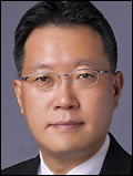 강영재(기업인/하이트진료음료 대표이사)
하이트진로음료는 24일 신임 대표이사에 강영재(48) 부사장을 선임했다. 강 부사장은 서울대 경제학과를 졸업하고 미국 프린스턴대학에서 경제학 박사학위를 취득했다. 하이트맥주 경영관리실 부사장과 하이트진로 연구소장을 지냈다. 전임 최광준(61) 사장은 정년을 맞아 퇴임했다.